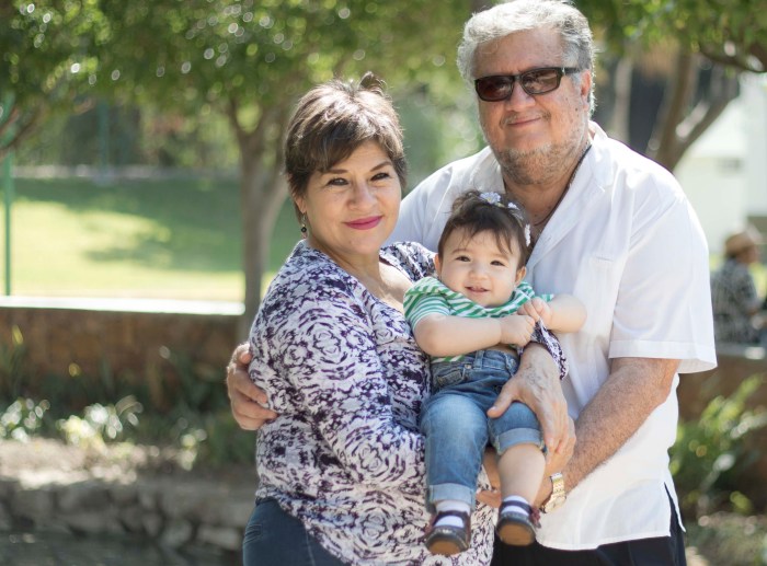 Bebé 8 meses con abuelos