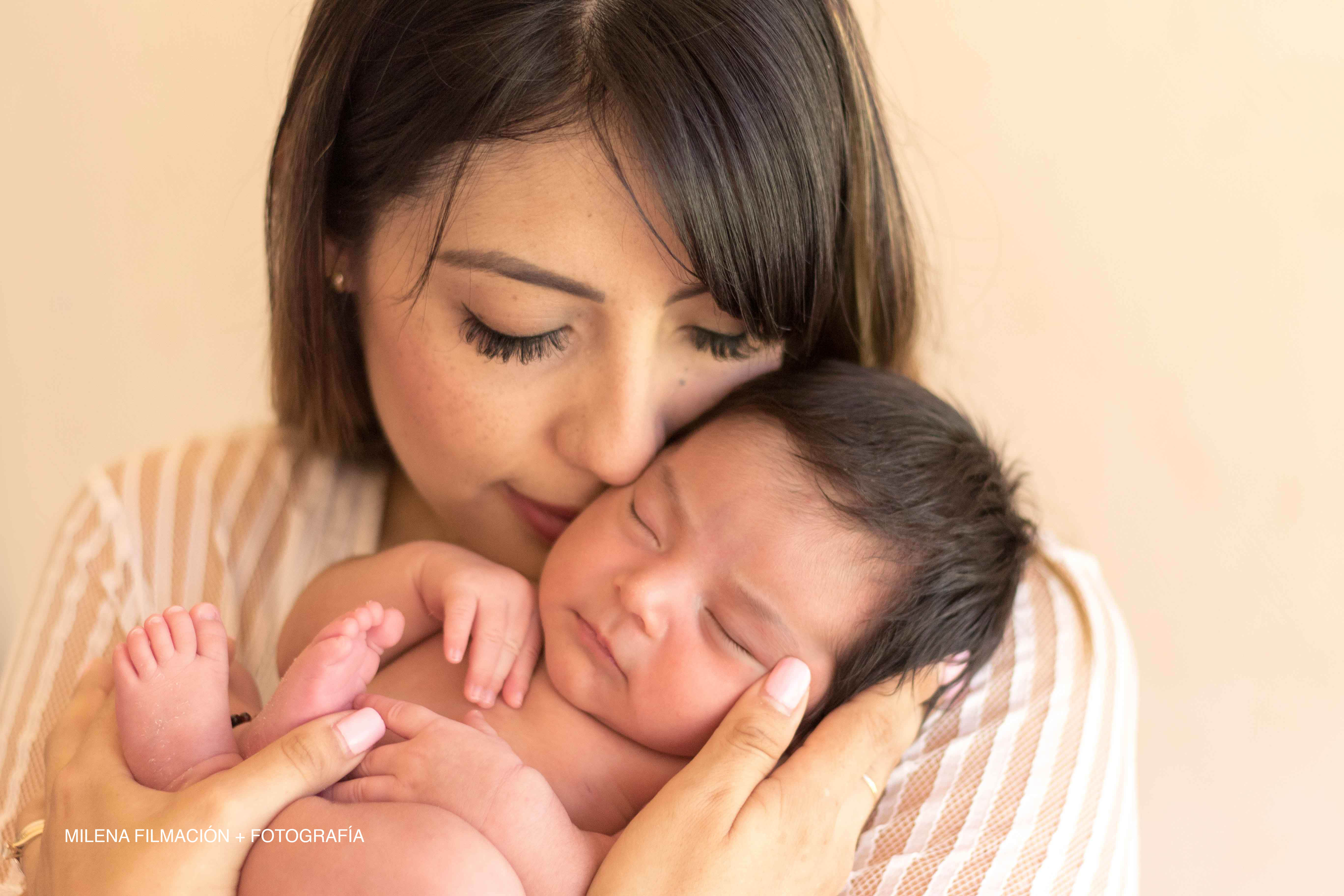 Mamá y recién nacida