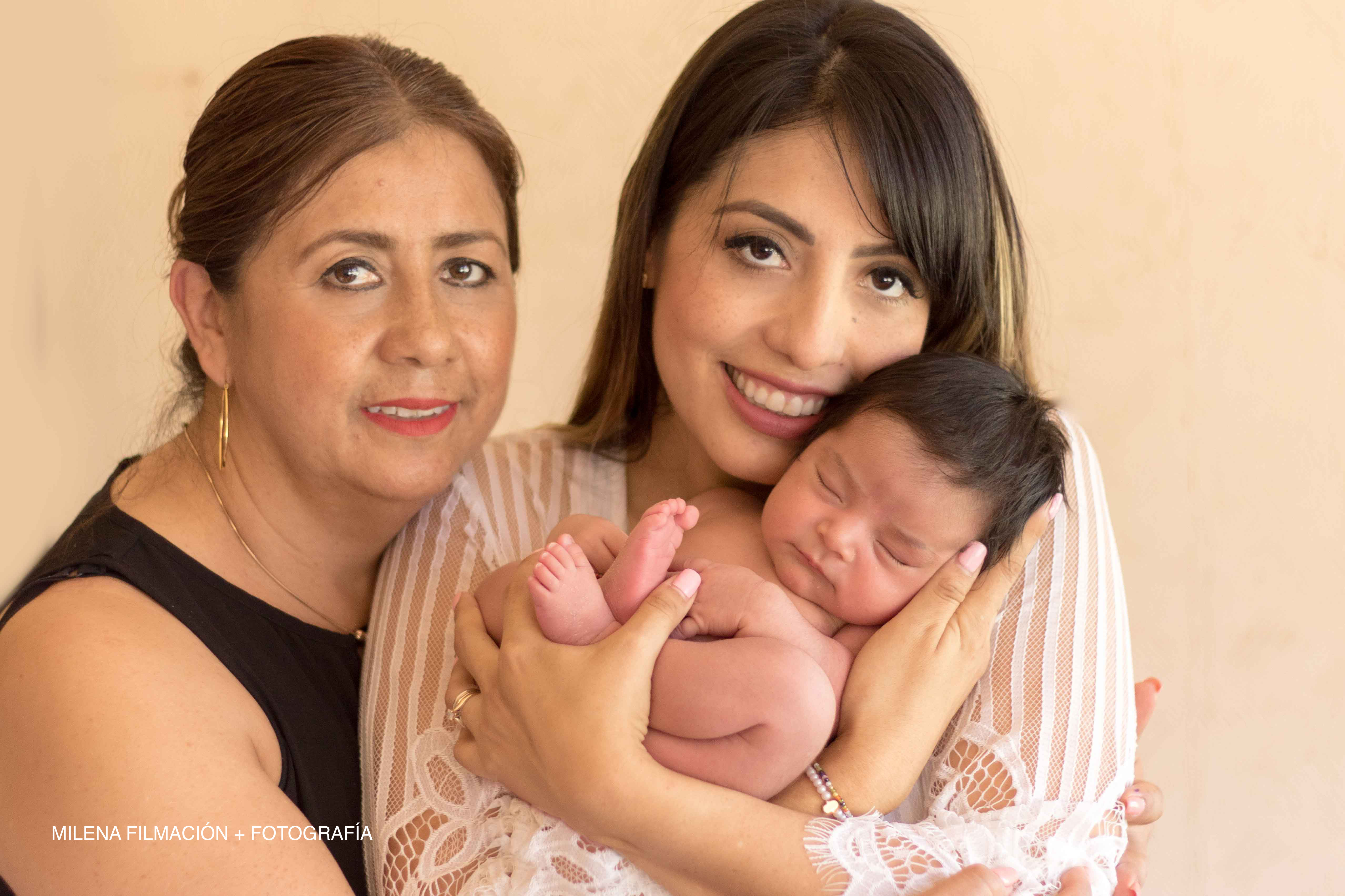 Abuela, mamá y bebé retrato