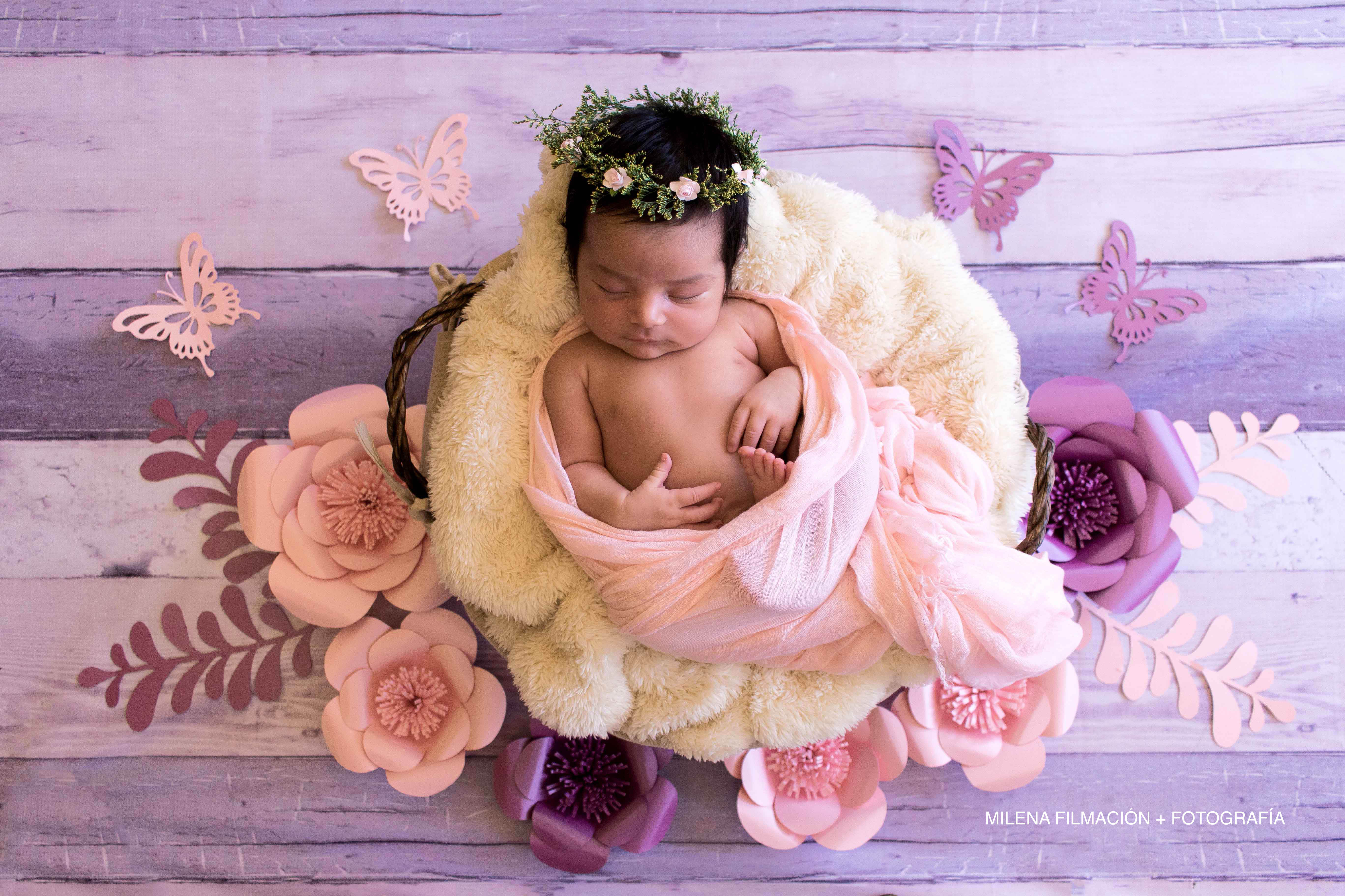 Sesión recién nacida flores de papel