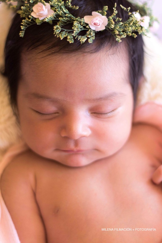 Corona de flores bebé recién nacida