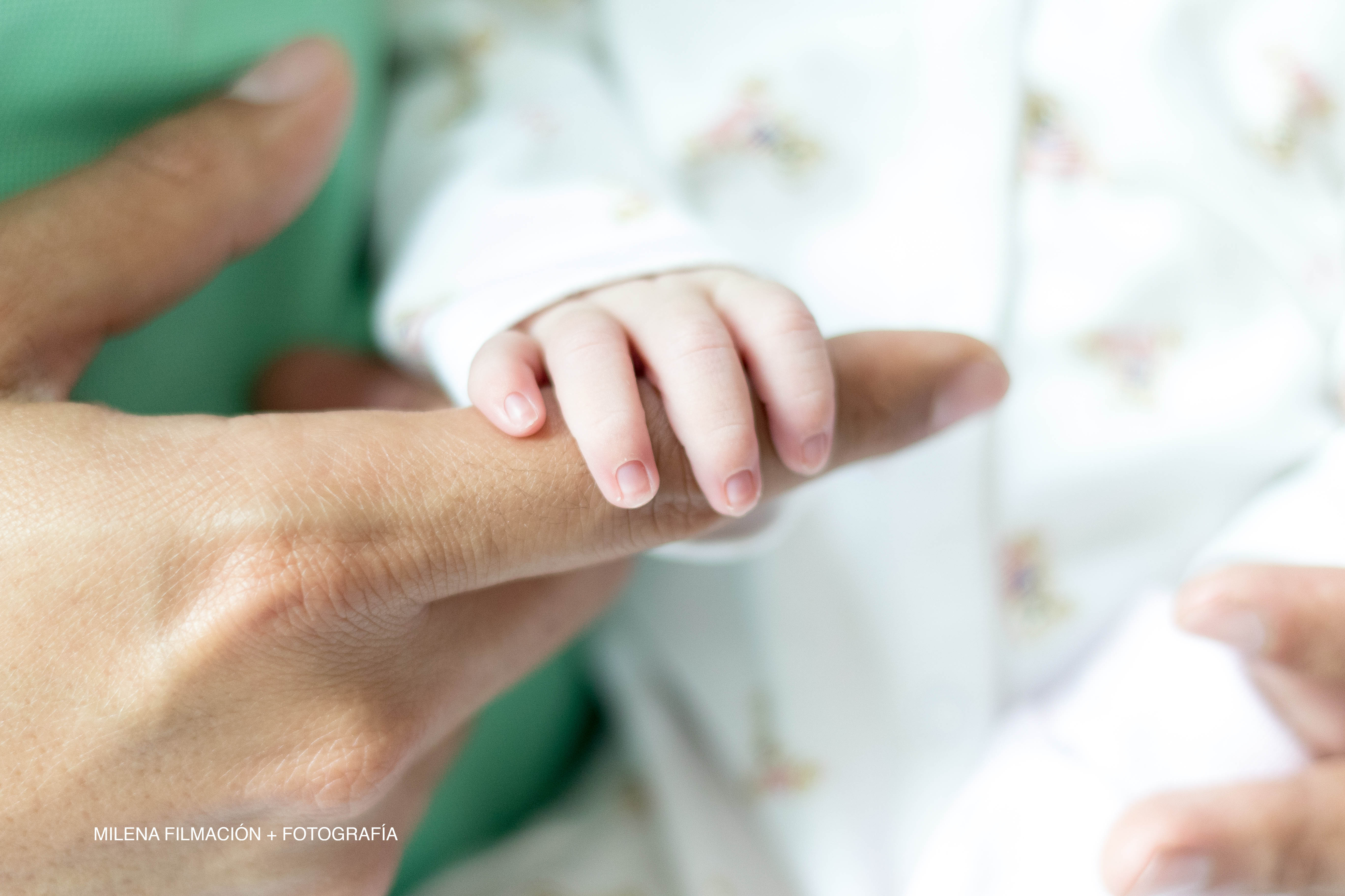 Mano recién nacida