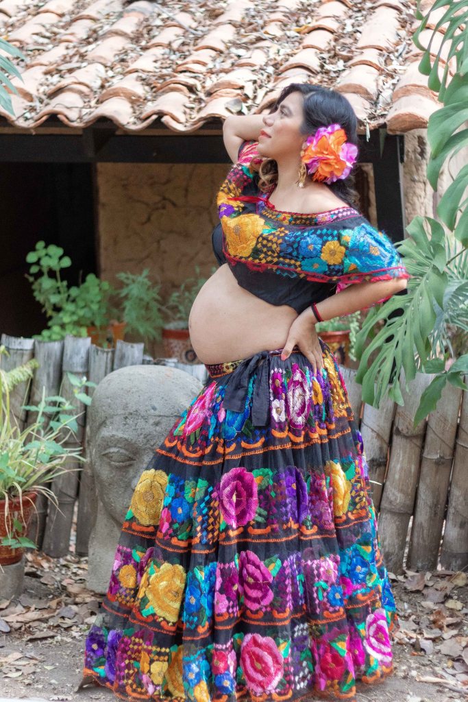 Mamá vestida de chiapaneca