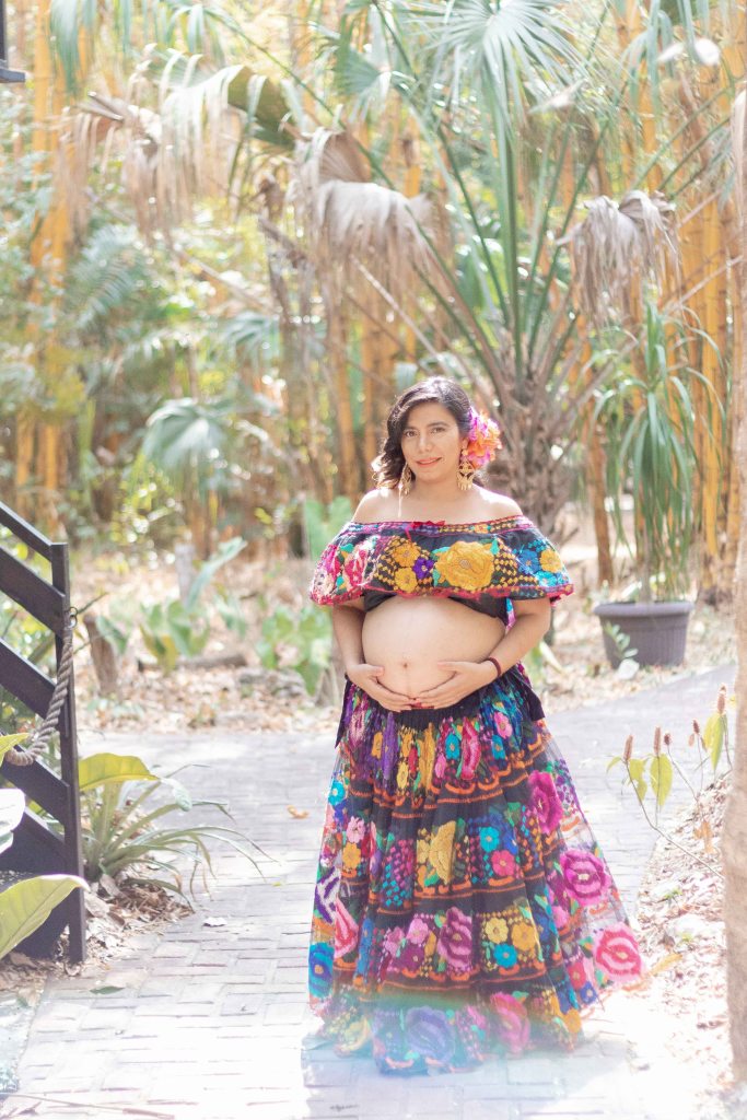 Mamá vestida de chiapaneca