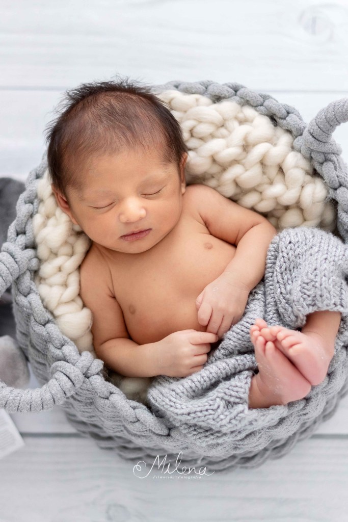 bebé sesión newborn en estudio