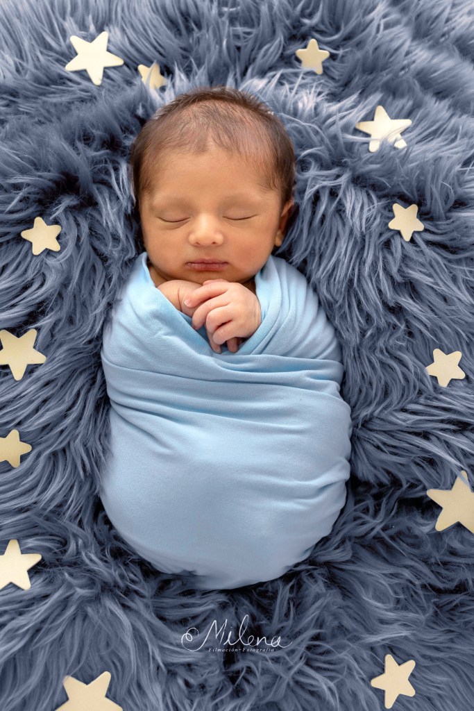 bebé sesión newborn en estudio