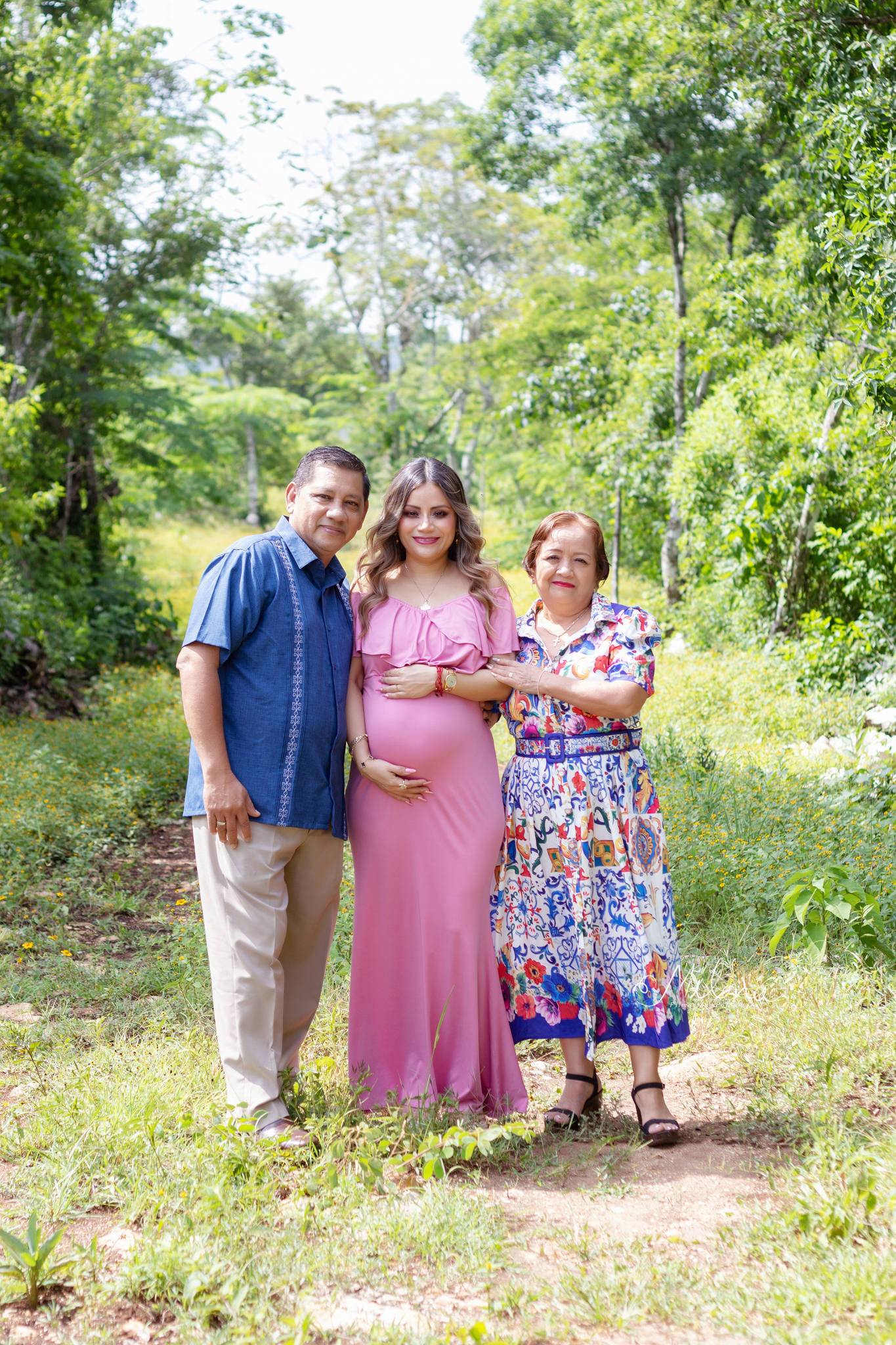Fotografía familia embarazo en exterior
